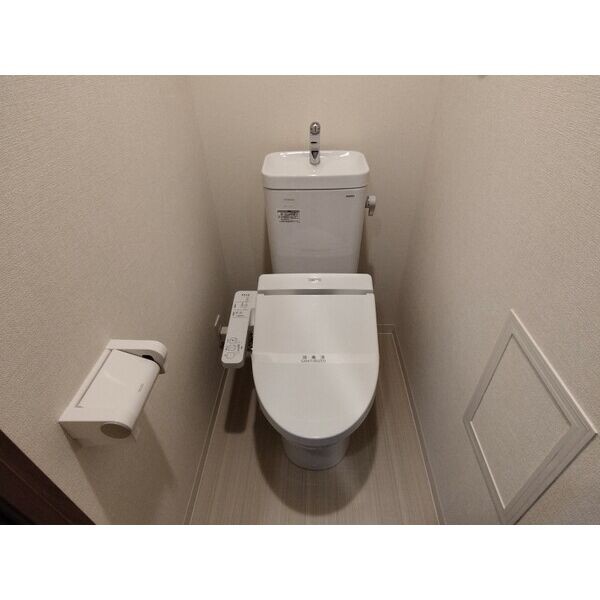 エスライズ新大阪フロントのトイレ写真