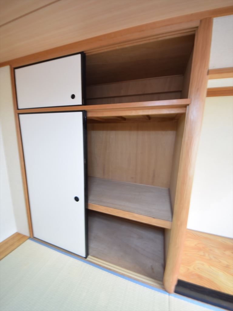 収納　アルボール西道頓堀　押入れ