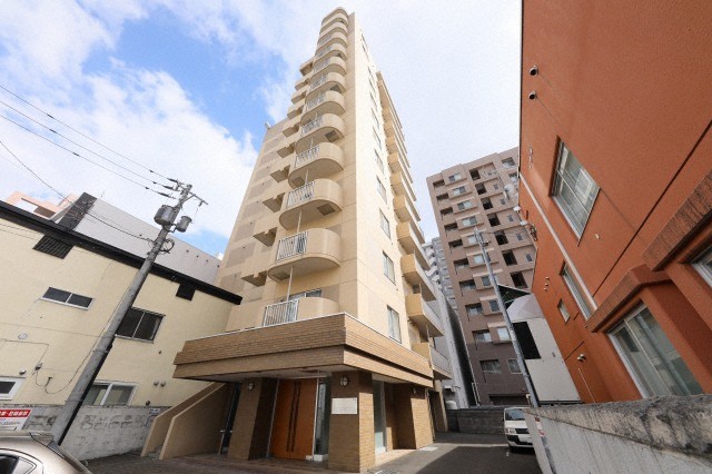 建物外観　★大通直接徒歩圏の好立地都市ガスMS！★エアコン付き！
