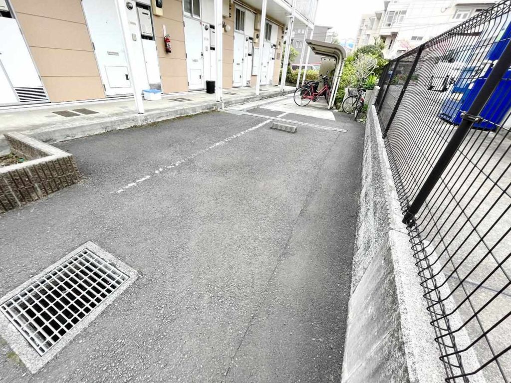 駐車場　庭