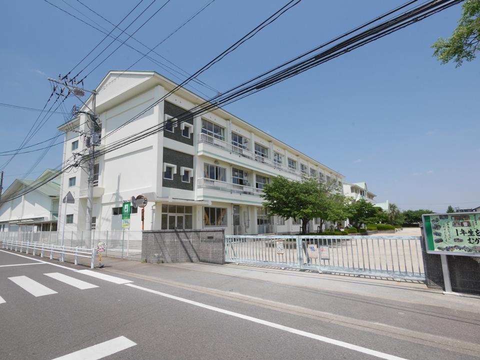 小学校　川上小学校（小学校）まで2900m