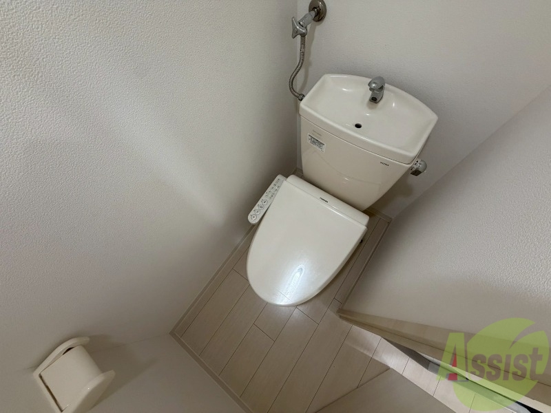 トイレ　眺望はこちら。静かな住宅街という印象を受けました。