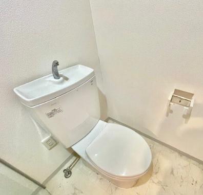 東急東横線 学芸大学駅 徒歩7分 2階建 築19年のトイレ写真