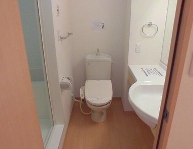 トイレ　ウォシュレット付き