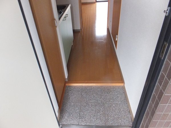 玄関　玄関※他号室の参考写真となります。