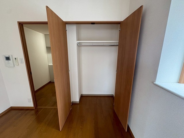 収納　写真は違う号室です。