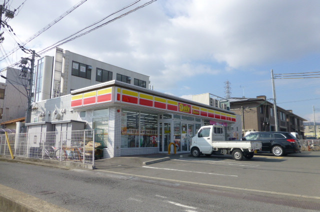 コンビニ　デイリーヤマザキ大和高田中町店（コンビニ）まで382m
