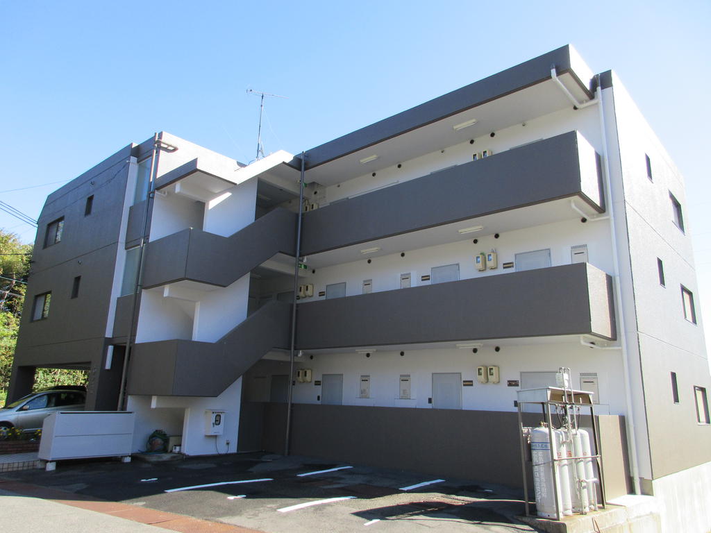 東広島市西条町吉行のマンションの建物外観