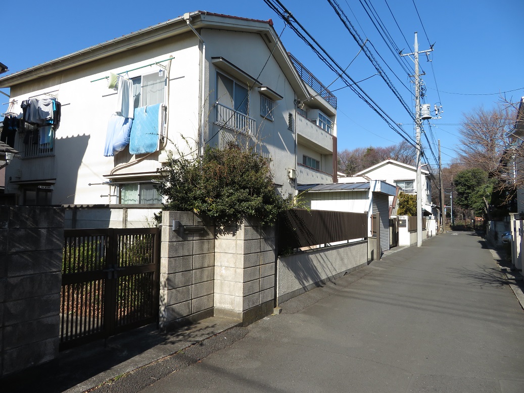 エントランス　緑豊かな閑静な住宅街、小金井公園が目の前です