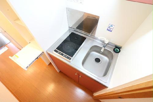 キッチン　２口コンロ付きラジエントヒータ※キッチン棚が多く収納に便利