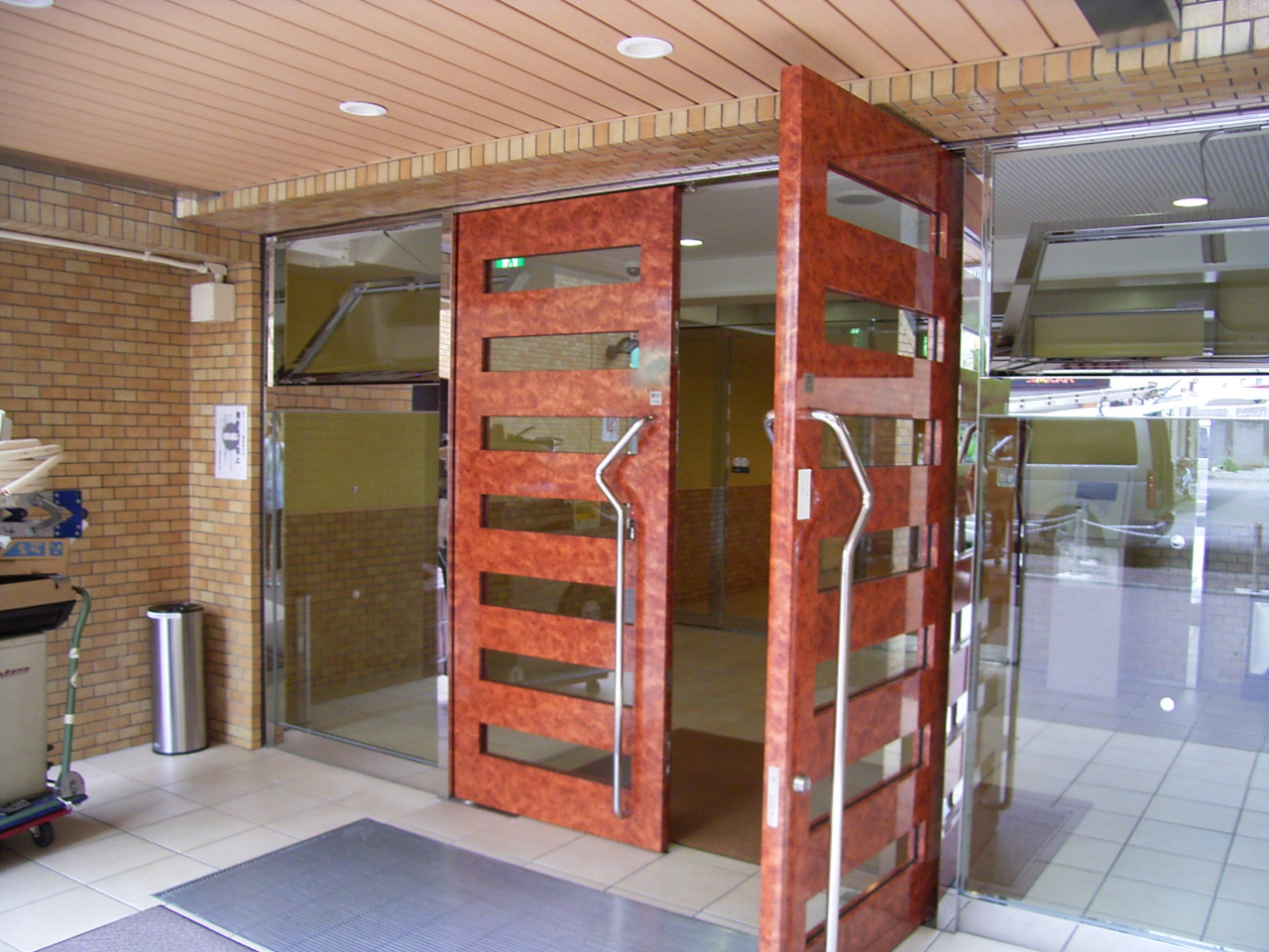 都営三田線 新板橋駅 徒歩3分 14階建 築40年の外観写真