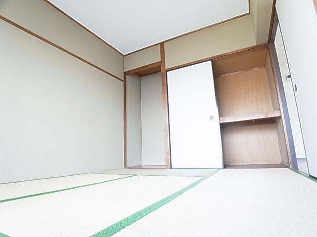 収納　和室にもたくさんの収納もあって便利