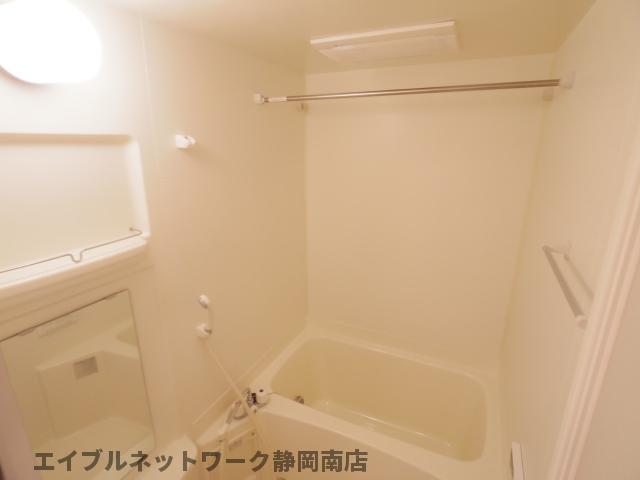 バス・シャワールーム　ゆったり過ごせるお風呂です