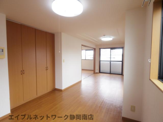 その他　こちらのリビングで趣味の時間をお楽しみください
