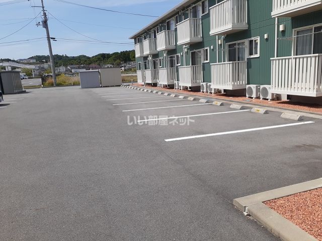 【ロイジェントパークス広野　Ｅの駐車場】