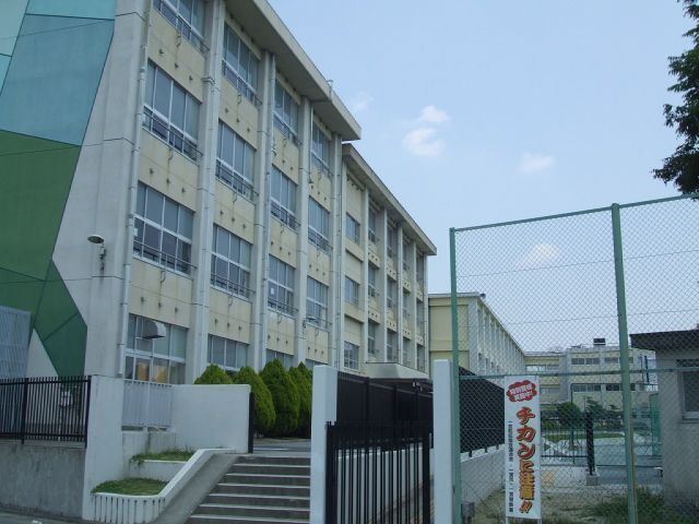 中学校　一宮市立丹陽中学校（中学校）まで1582m