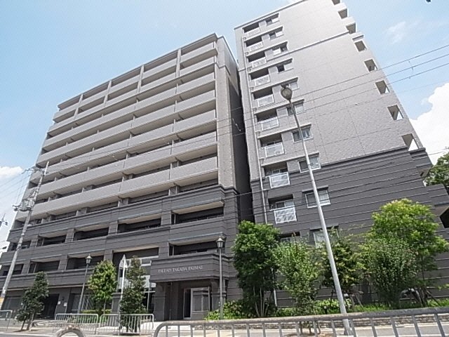 【大和高田市三和町のマンションの建物外観】