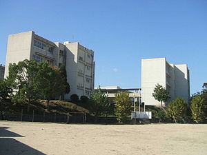 中学校　福山市立鳳中学校（中学校）まで1682m