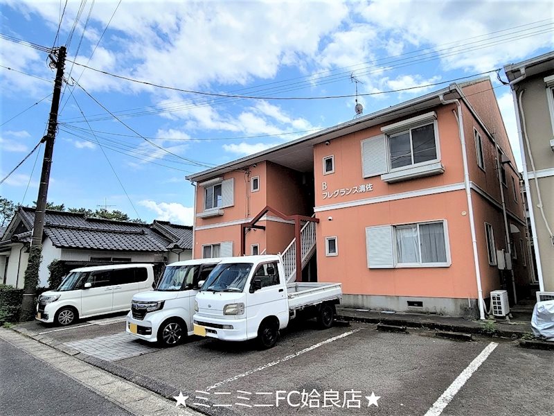 【姶良市永池町のアパートの駐車場】