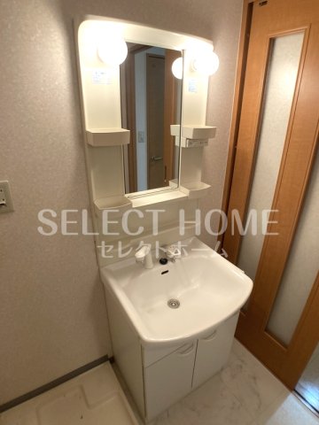 洗面設備　使いやすい独立洗面台です