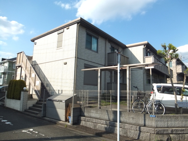 川崎市麻生区栗木台のアパートの建物外観