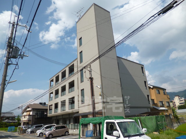 京都市山科区勧修寺御所内町のマンションの建物外観