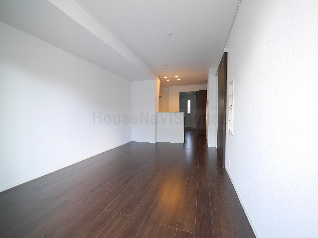 居室・リビング　室内写真は同タイプ別室の写真です。