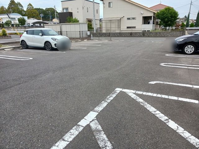 【フェリーチェIIIの駐車場】