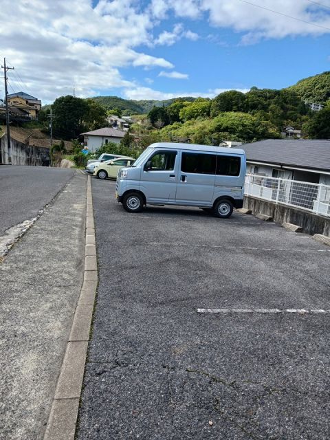 【尾道市美ノ郷町三成のアパートの駐車場】