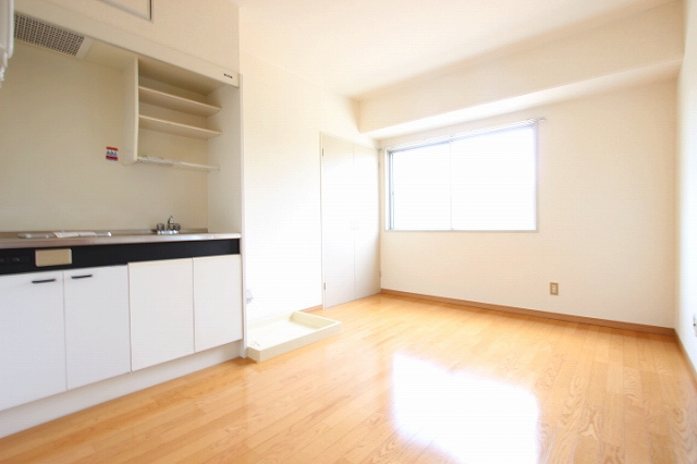 居室・リビング　同物件別号室の写真