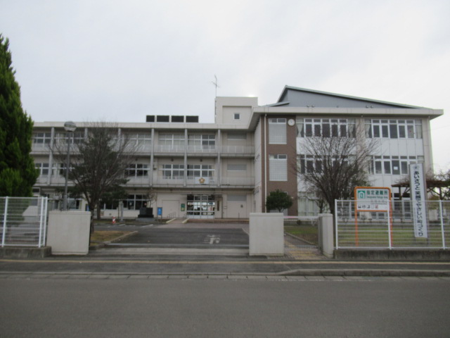 【クリスタルガーデンIIIの小学校】