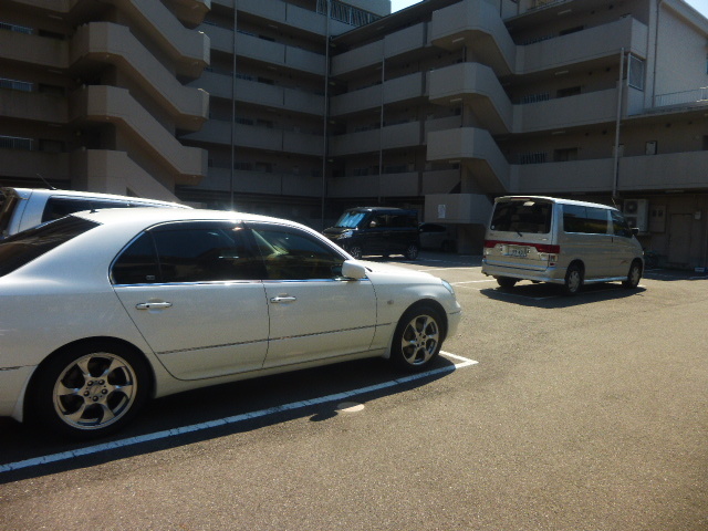 【三島郡島本町広瀬のマンションの駐車場】