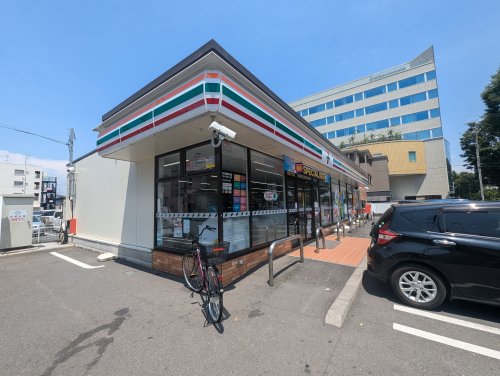 【所沢市松葉町のマンションのコンビニ】