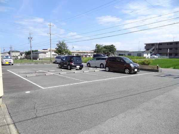 【グレートピレニーズIIの駐車場】