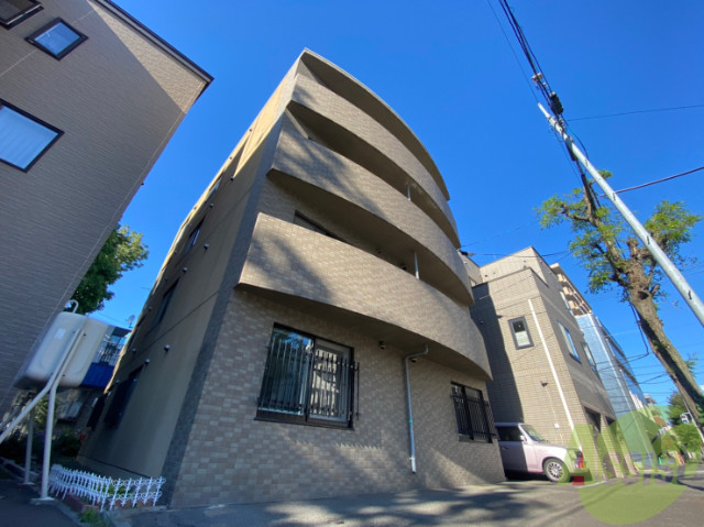 建物外観　札幌市中央区北７条西「ヴィレッジ円山」
