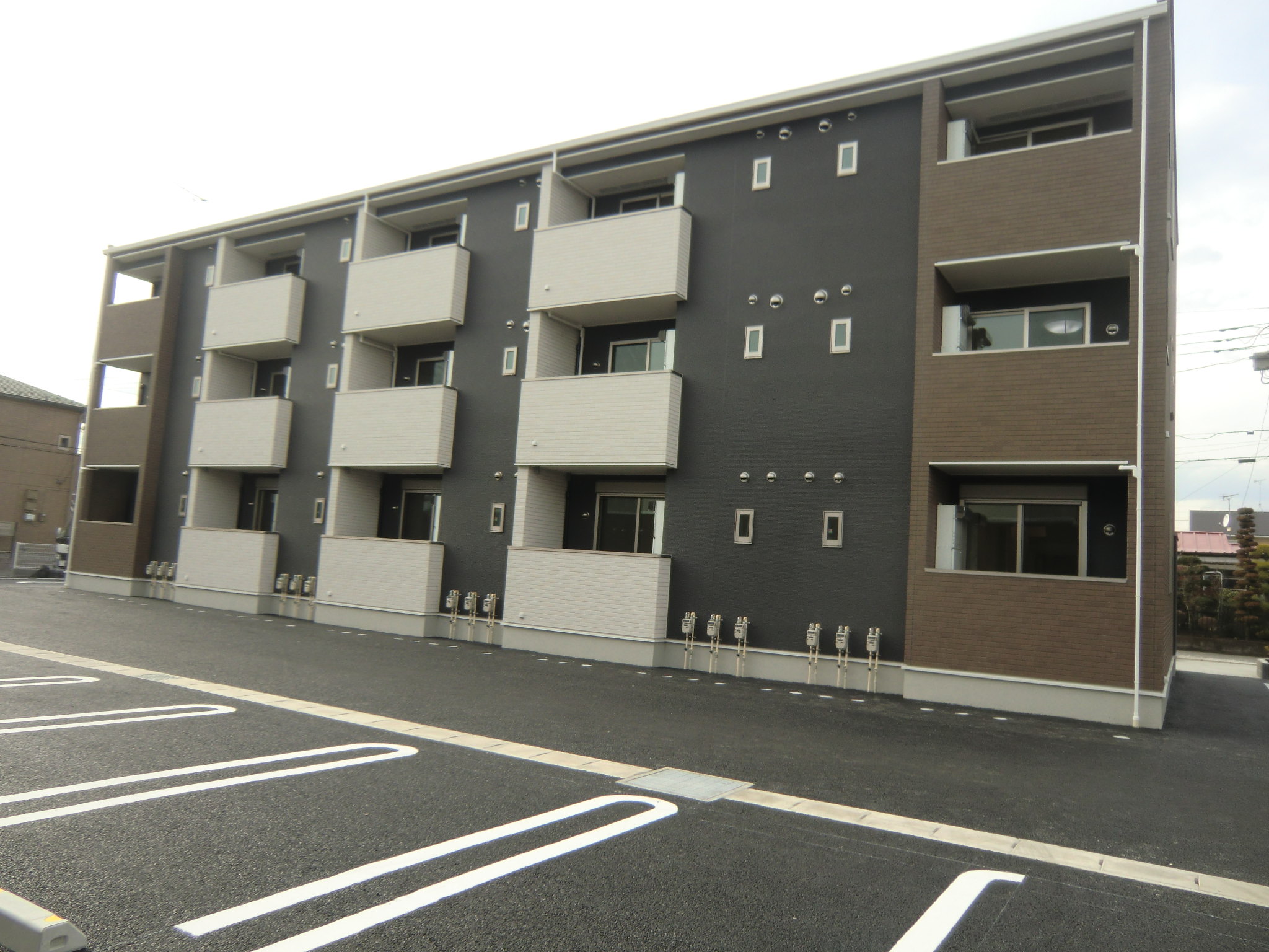 東武宇都宮線 東武宇都宮駅 バス乗車時間：14分 最寄りバス停で下車 徒歩5分 築15年
