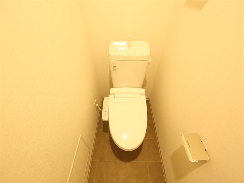 トイレ　温水洗浄暖房便座付トイレ　同仕様写真