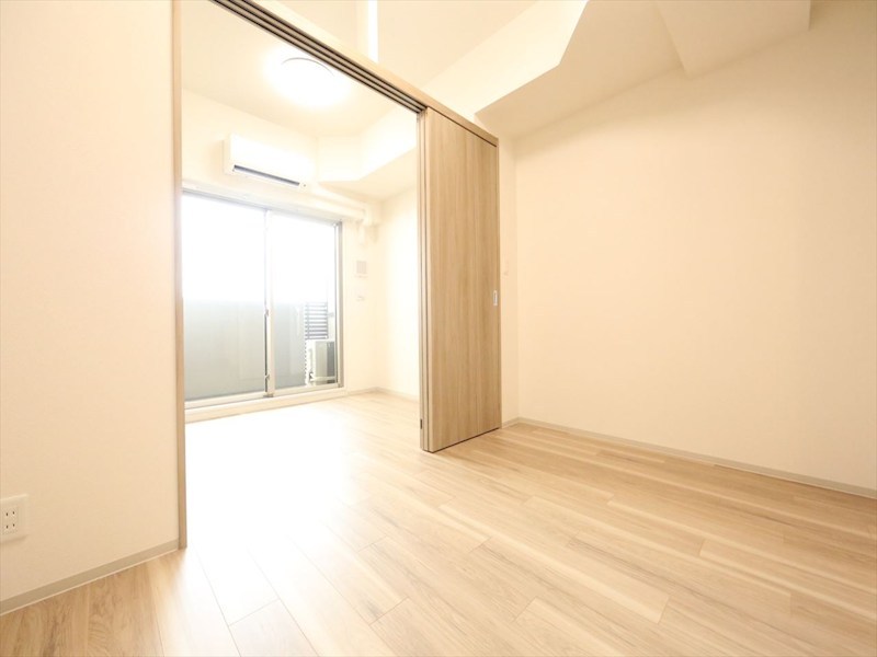 居室・リビング　ＤＫ6帖　洋室4帖　エアコン完備　バルコニー　同仕様写真