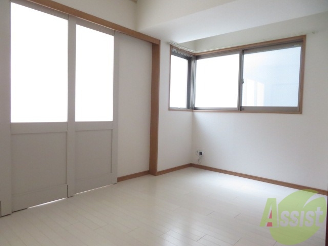 居室・リビング　８．２帖の洋室です。生活のメインとなる部屋ですね。