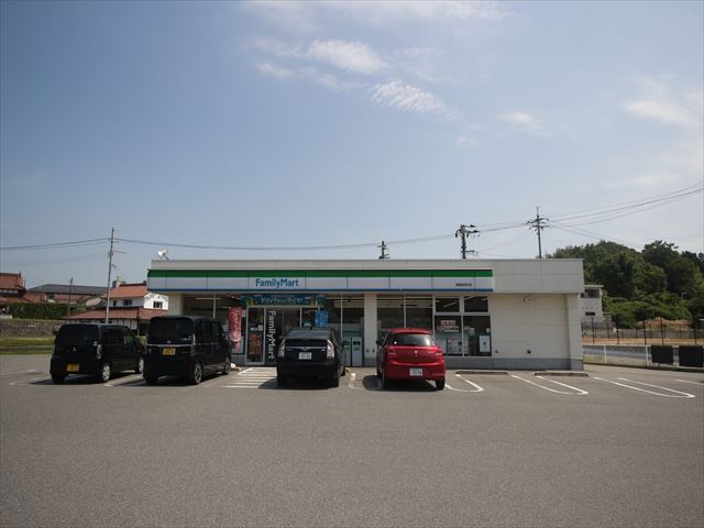 コンビニ　ファミリーマート西条町田口店（コンビニ）まで321m