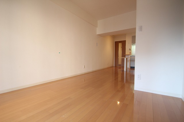 居室・リビング　同物件、別号室の写真です