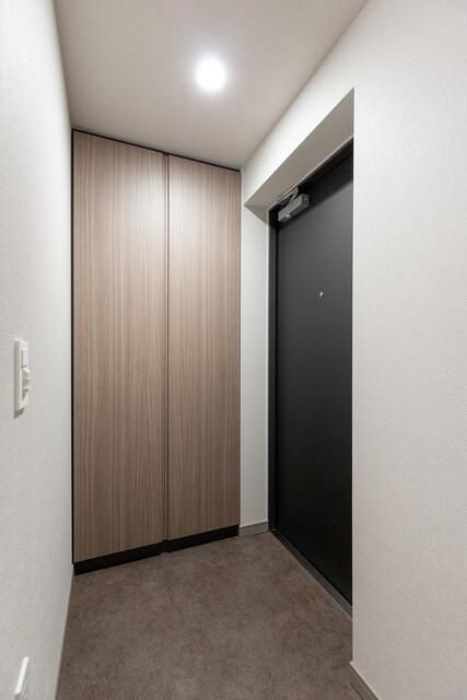 玄関　写真は同タイプ住居です。