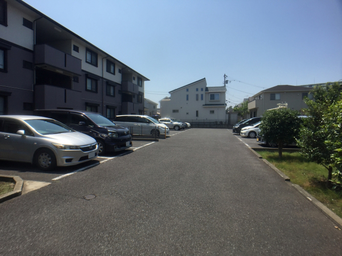駐車場　敷地内　7，700円