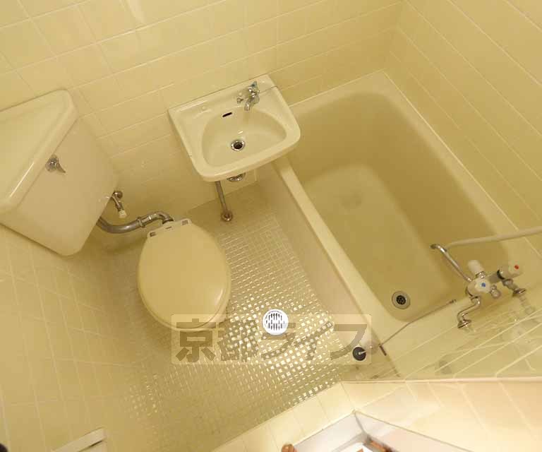 バス・シャワールーム　お掃除が楽な３点ユニットバスです。