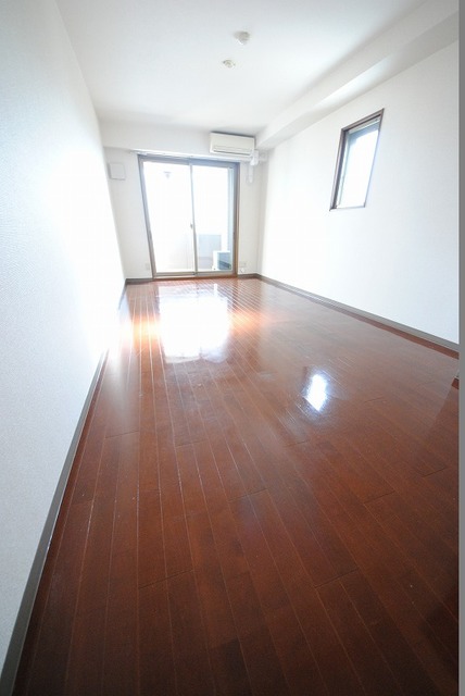 居室・リビング　写真は７０２号室
