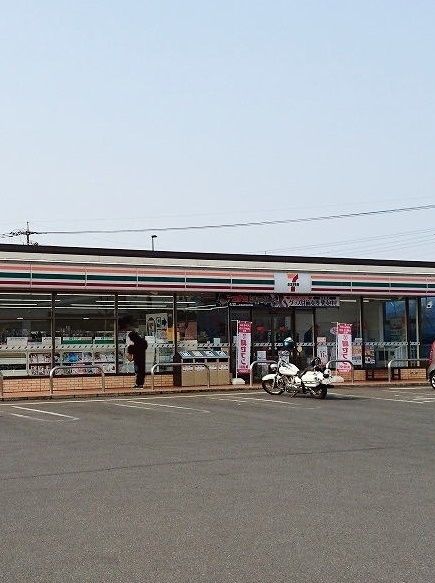 コンビニ　セブンイレブン（コンビニ）まで120m
