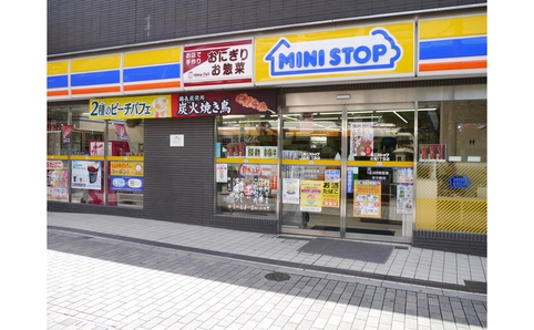 コンビニ　ミニストップ恵比寿駅東口店（コンビニ）まで30m