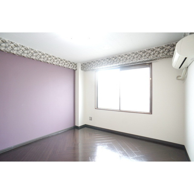 居室・リビング　明るい日差しの室内