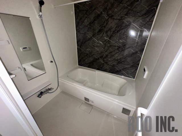 バス・シャワールーム　写真は反転のお部屋です