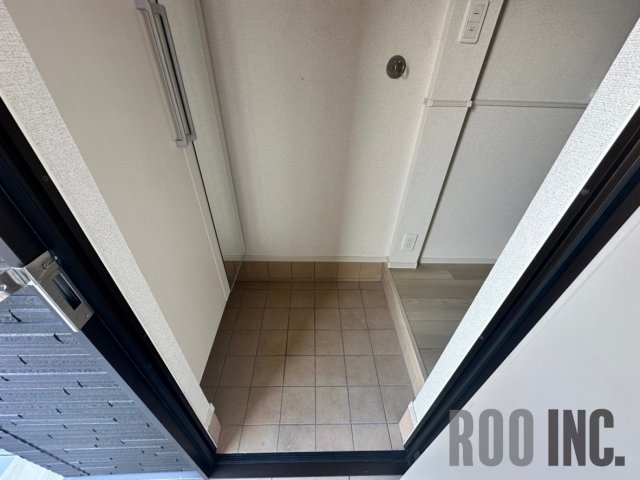 玄関　写真は反転のお部屋です